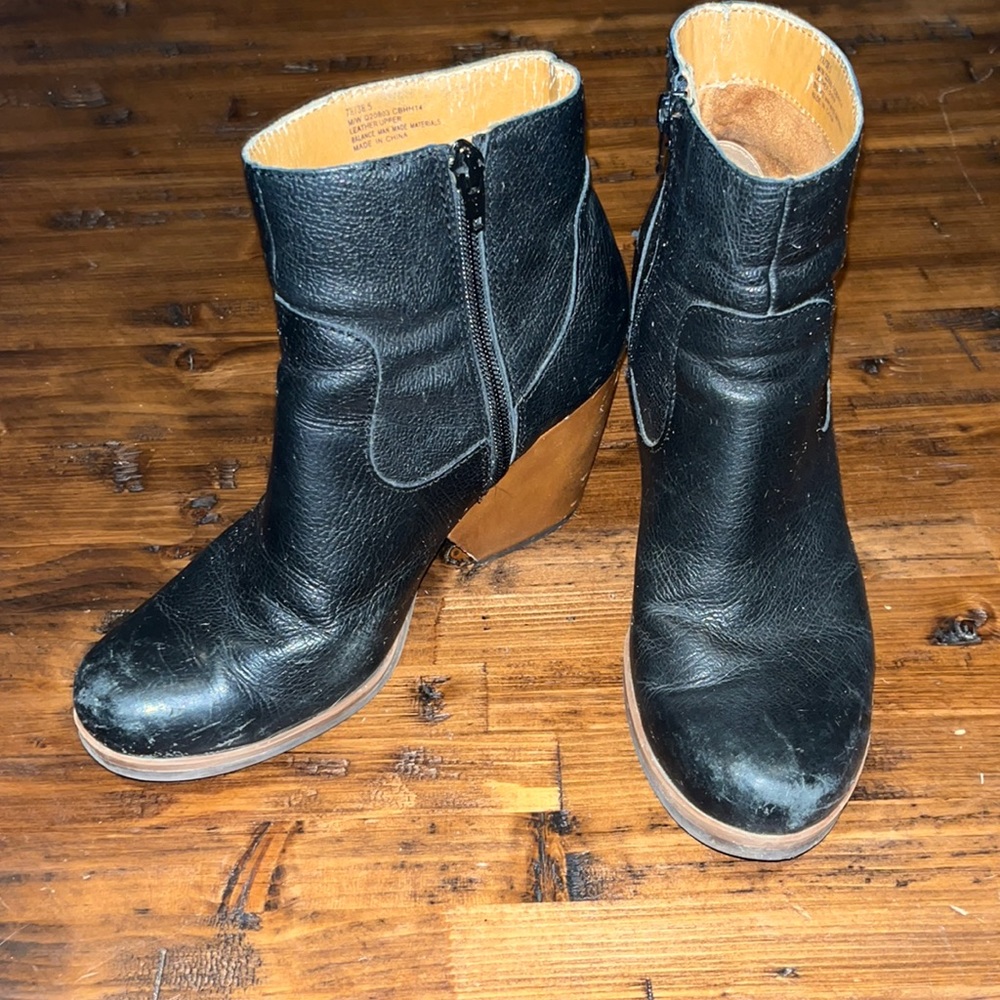 Korks by Kork Ease. Black leather. Size 7.5